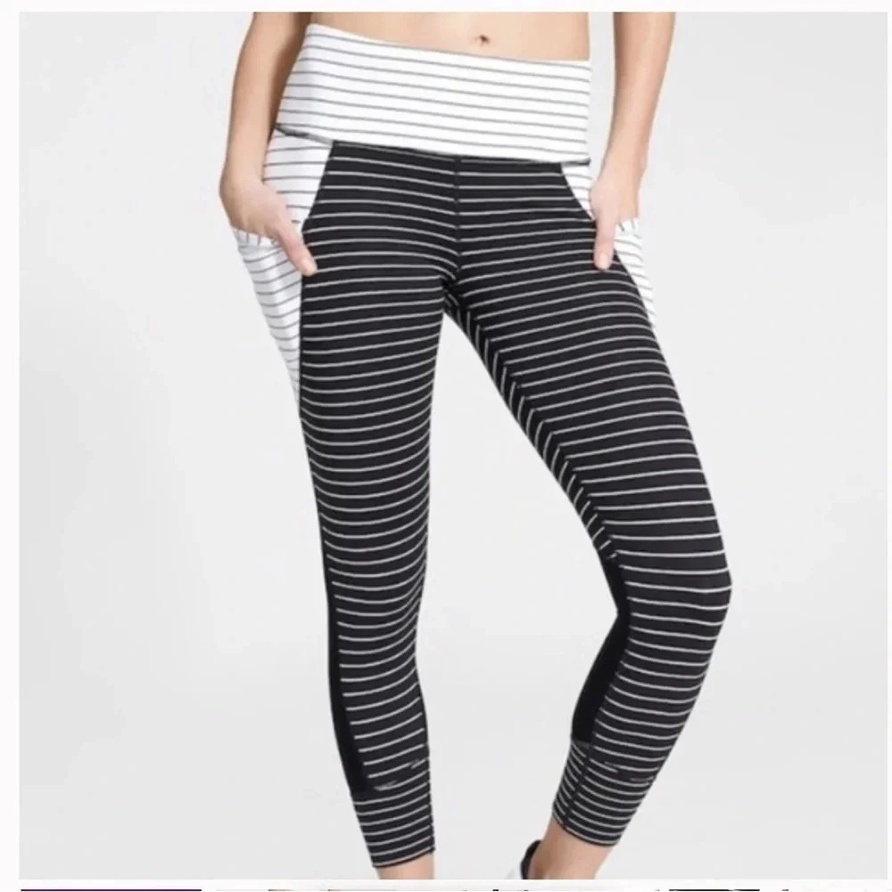 Athleta Stripe Relay Capri Black White Leggings High Waisted Pockets Size M